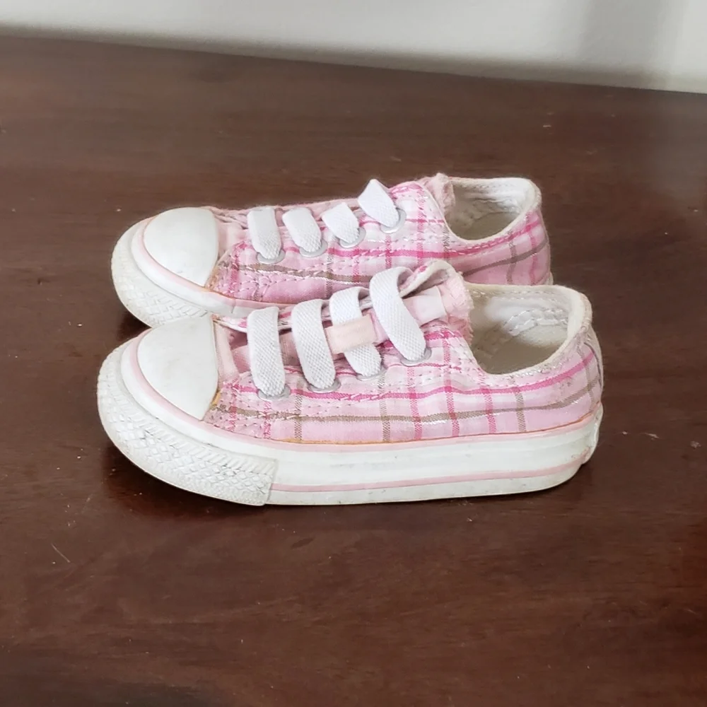 Converse Infant Girl's Sneaker Size 4
